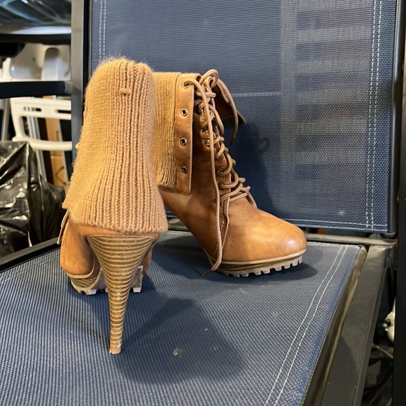 Shoes high heel tan lace up - Picture 2 of 3